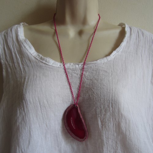 Collier avec pendentif en agate rose