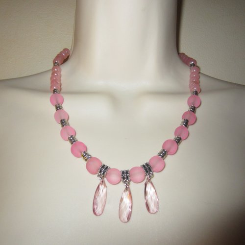 Collier de perles rose et argenté