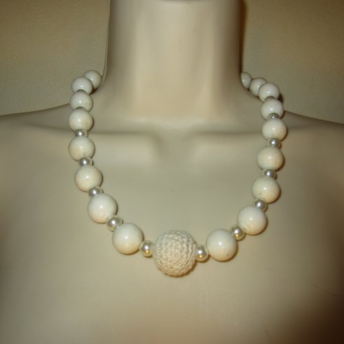 Collier de perles blanc