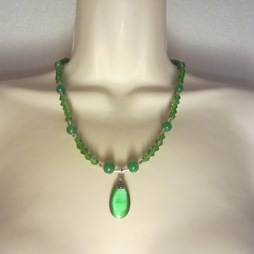 Collier vert en perles de verre