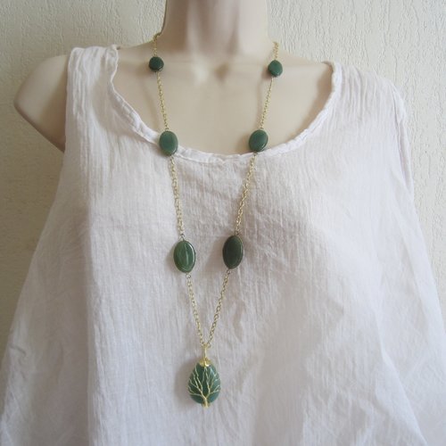 Sautoir avec pendentif en aventurine et perles en jade