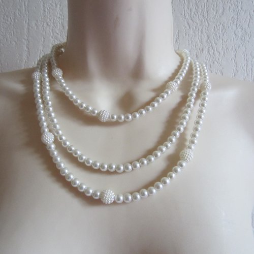 Collier à 3 rangs blanc en perles de verre