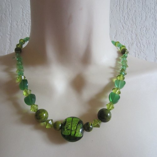 Collier vert avec pendentif en verre de murano