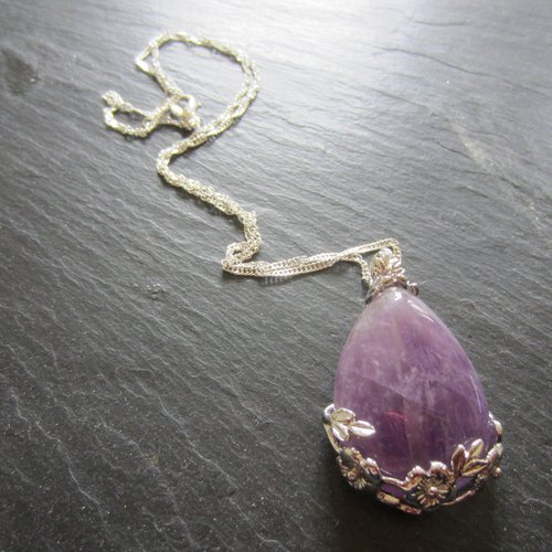 Collier plaqué argent avec pendentif en améthyste
