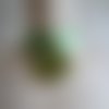 Collier ras cou vert avec pompon
