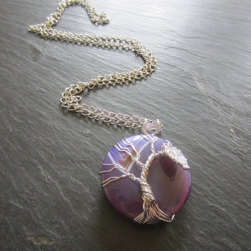 Sautoir avec pendentif en agate violette