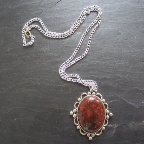 Collier avec pendentif en agate marron