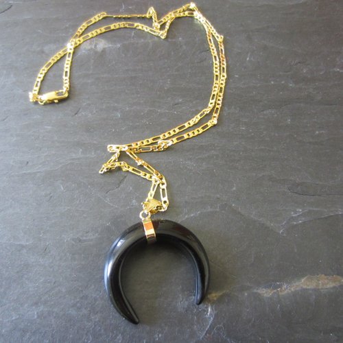 Collier plaqué or avec pendentif en onyx