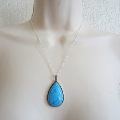 Collier plaqué argent avec pendentif en turquoise