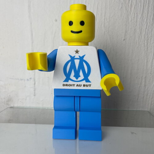 Figurine lego om olympique de marseille.