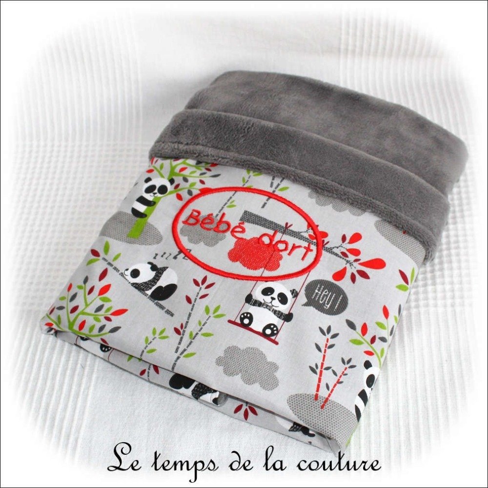 Couverture Bebe Berceau Ou Maxi Cosi Tons De Gris Rouge Et Vert Motif Panda Fait Main Un Grand Marche