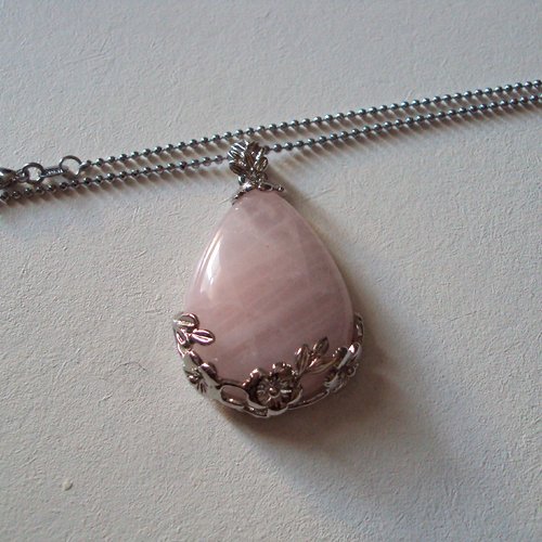 Pendentif handmade motif goutte en pierre naturelle fine quartz rose, et chaîne, neuf