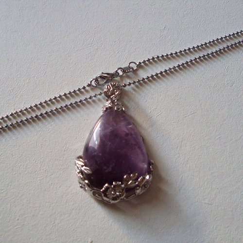 Pendentif handmade motif goutte en pierre naturelle fine améthyste, et chaîne, neuf