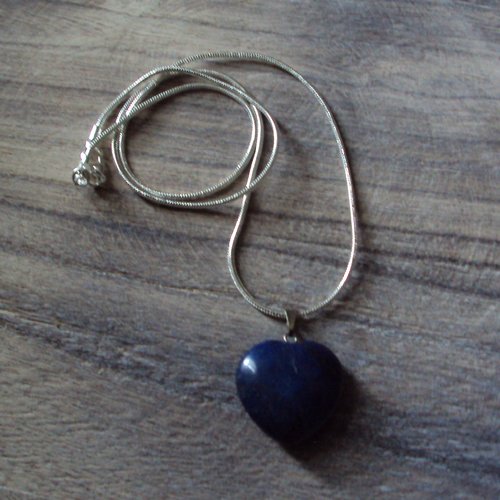 Pendentif handmade motif coeur en pierre naturelle fine lapis lazuli, et chaîne argent