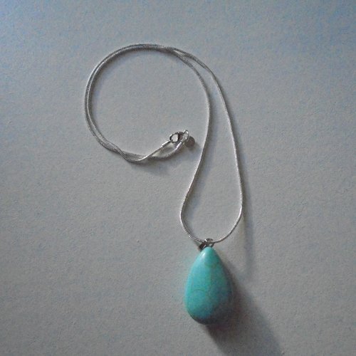 Pendentif handmade motif goutte en pierre naturelle fine turquoise, et chaîne, neuf