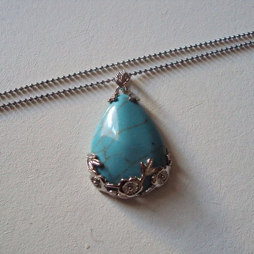 Pendentif handmade motif goutte en pierre naturelle fine turquoise, et chaîne, neuf