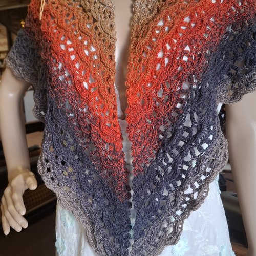 Châle triangulaire en coton fait main au crochet