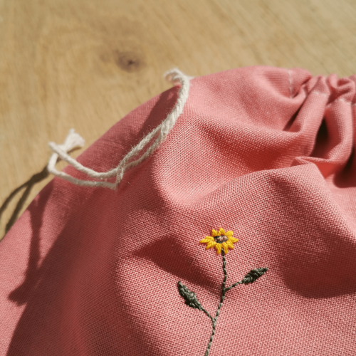Sac brodé tournesol fond rose