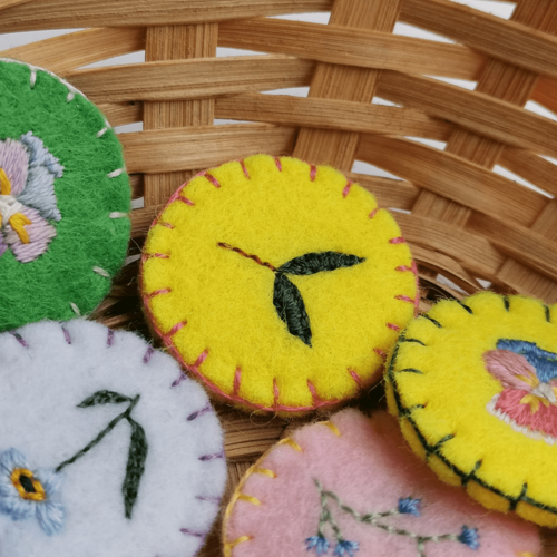 Broche petites feuilles