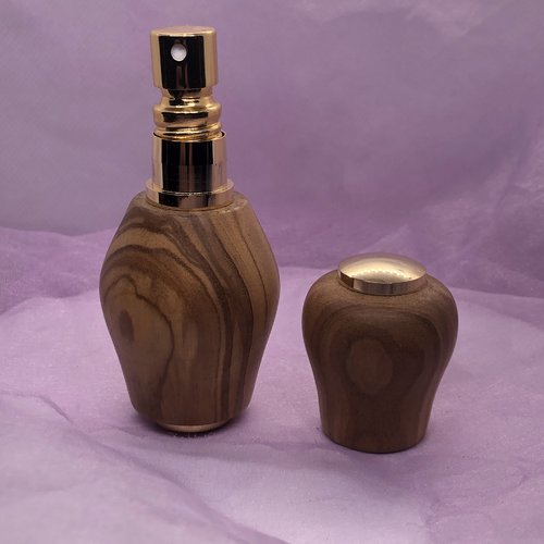 Atomiseur parfum de luxe en bois et plaqué or rechargeable