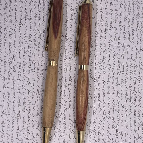 Parure de stylo en bois précieux réalisée artisanalement en tournage sur bois