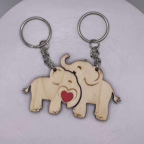 Porte clés en bois éléphants cœur