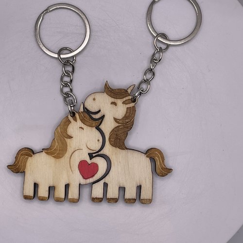 Porte clés en bois licorne