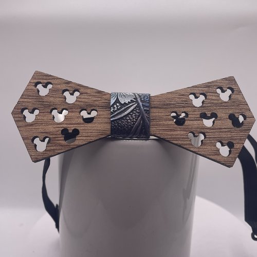 Noeud de papillon en bois