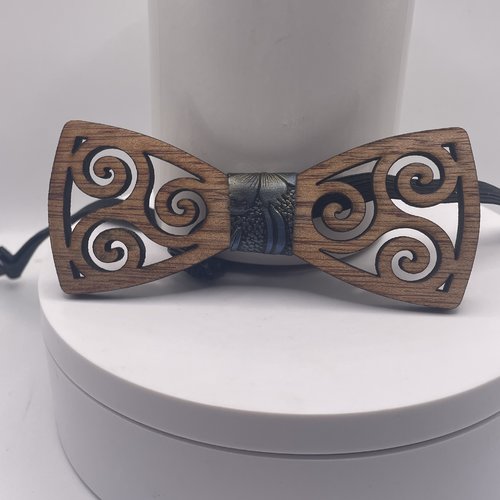 Noeud de papillon en bois triskèle