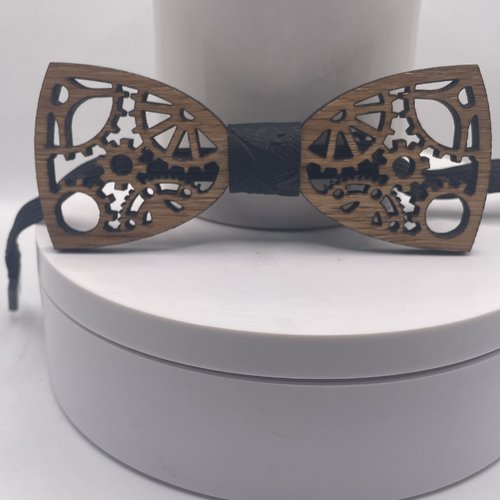 Noeud de papillon en bois engrenage