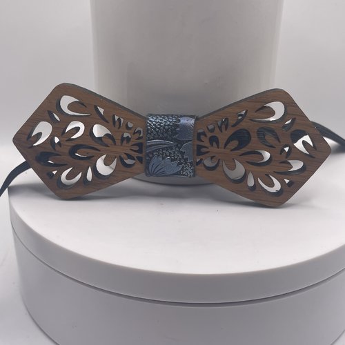 Noeud de papillon en bois