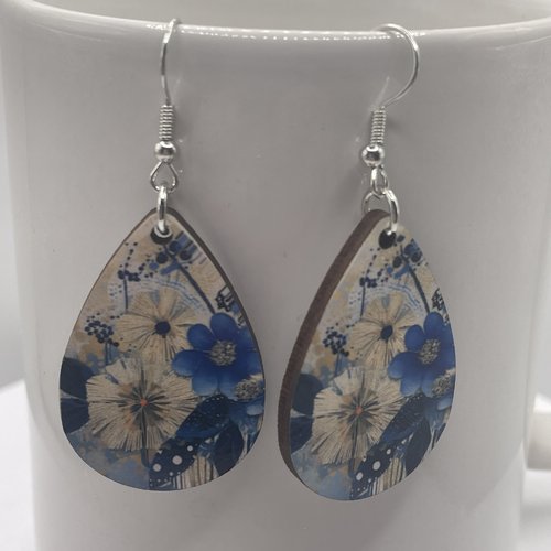 Boucles d’oreilles en bois fleurs bleues