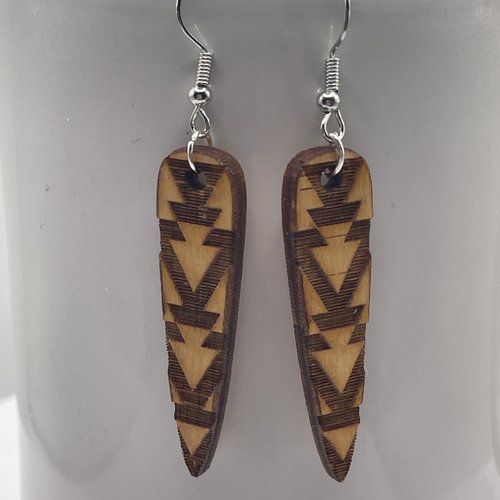 Boucles d’oreilles pendantes en bois gravé aztèque