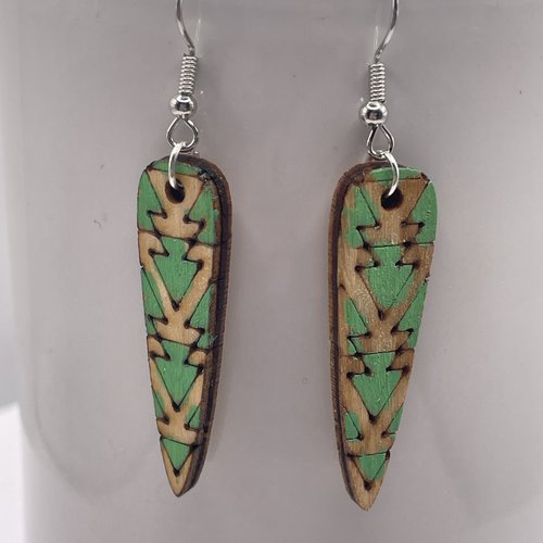 Boucles d’oreilles pendantes en bois gravé aztèque