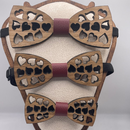 Noeud de papillon en bois( chêne )