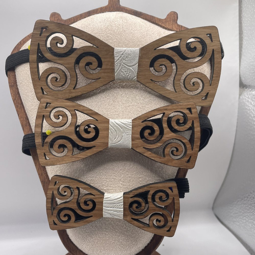 Noeud de papillon en bois( chêne )