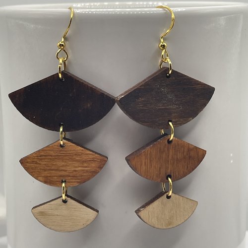 Boucles d’oreilles artisanales en bois, cuir et plaqué or