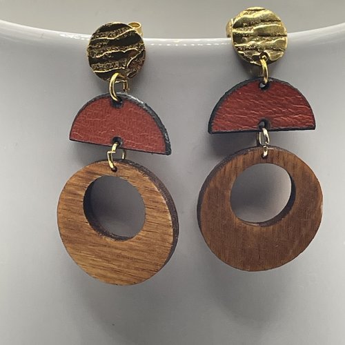 Boucles d’oreilles artisanales en bois, cuir et métal