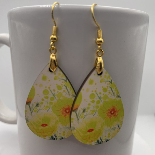 Boucles d’oreilles en bois gouttes pendantes fleurs , fleurs ton jaune vert