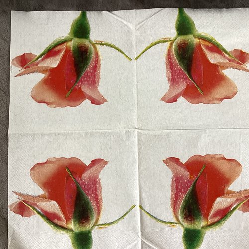 Serviette en papier rose