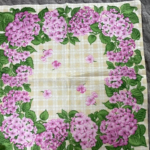 Serviette en papier fleurs roses
