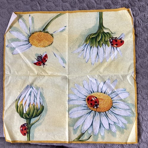 Serviette en papier marguerite et coccinelle