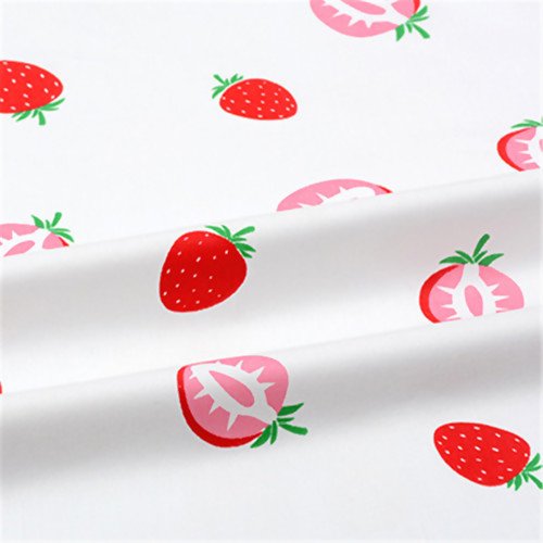 Coupon 100 % tissu en coton motifs fruits fraises 70 cm x 100 cm