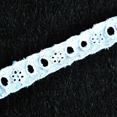 1 mètre de passe ruban blanc en coton 16 mm  de large destockage