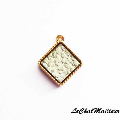 Breloque charm en métal doré et collage faux cuire beige géométrique carré losange (y008)