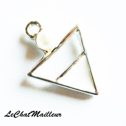 Breloque triangle blanc perle nacré ethnique pointe de flèche amérindien 19mm x 14mm métal argenté  (a7019) 