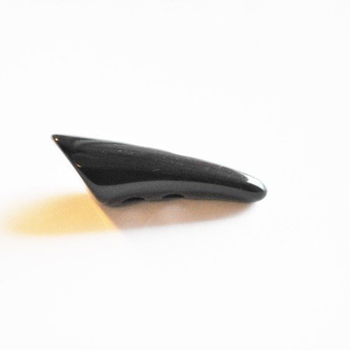 Bouton 5 cm en résine de forme corne couleur noir