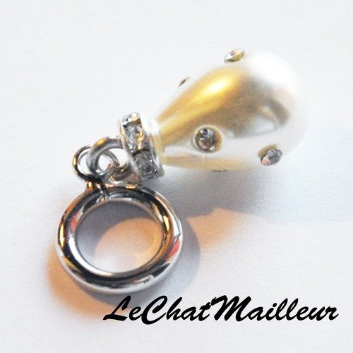 Breloque pendentif imitation perle en goutte d'eau avec incrustation strass métal argenté et strass diamants 3.2cm x 1.2cm