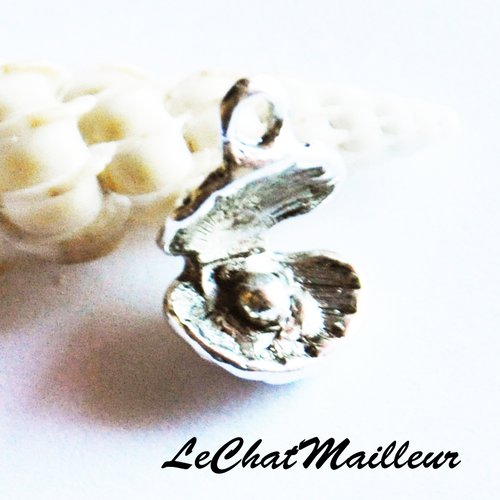 Breloque pendentif en métal argenté en forme de coquillage avec sa perle sirène 3d