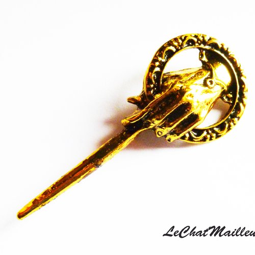 Broche métal doré vieilli main épée roi stark customisation vêtement